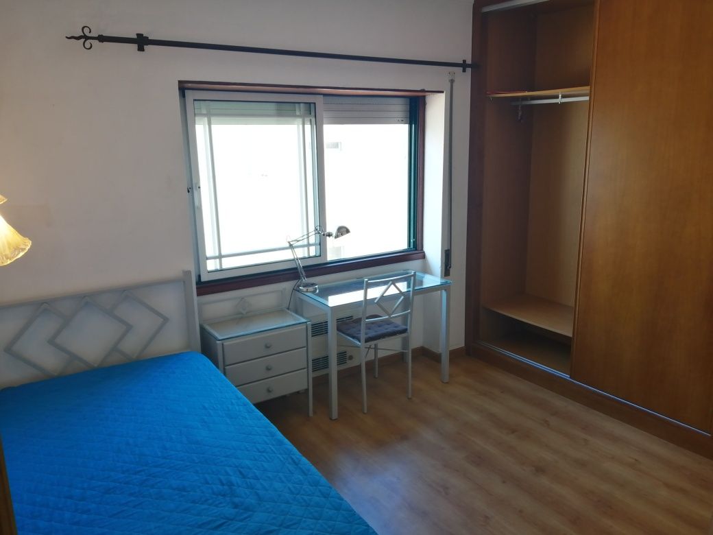 Quarto com WC privativo, para rapariga estudante