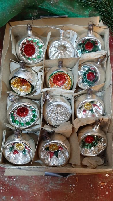 Szklane bombki reflektorki,ozdoby choinkowe PRL.12 sztuk.