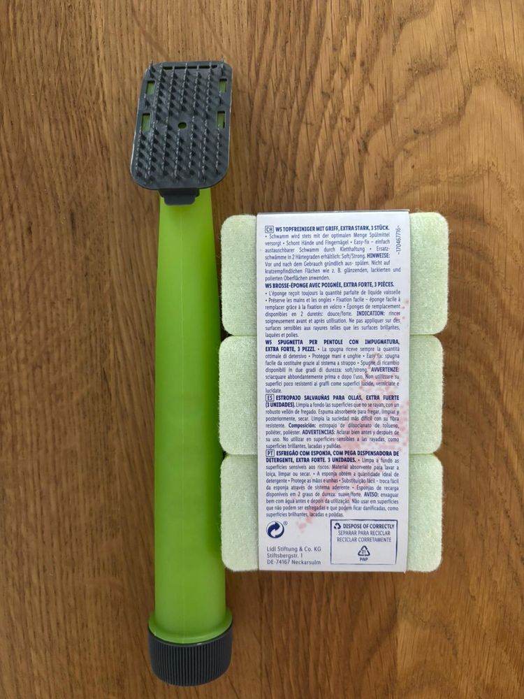 Dispensador de liquido com esfregão