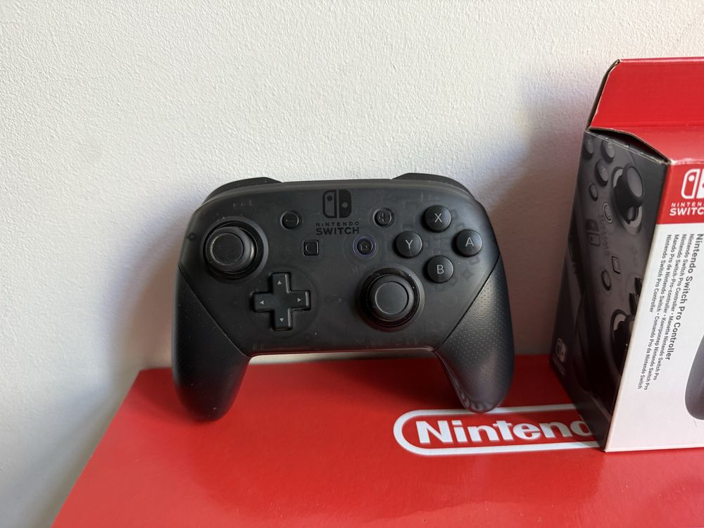 Nintendo Switch 1 + Pro controller - Stan jak nowy