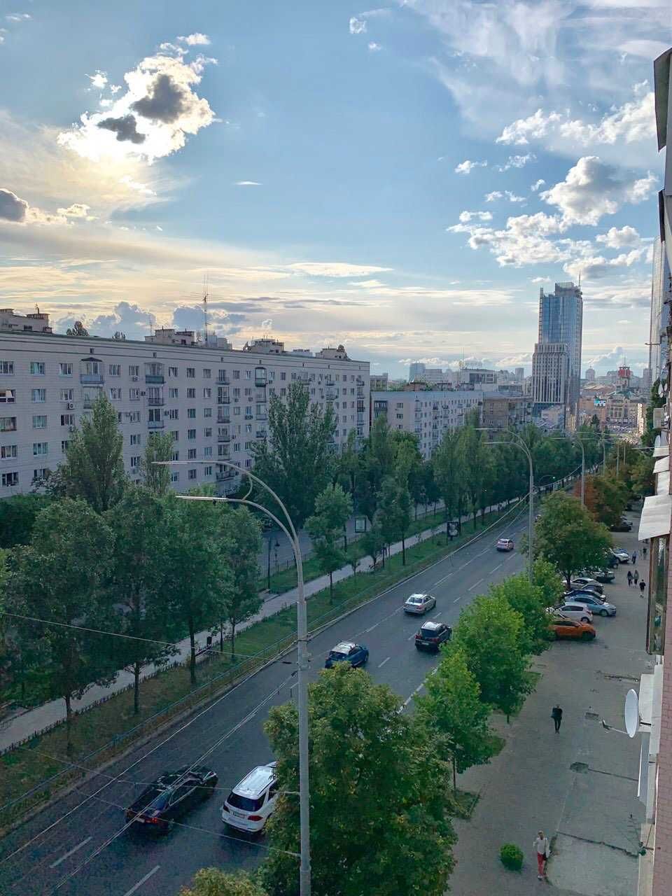 Центр./ Крещатик -- 10 хв./ Арена-СІті./.Гуллівер.