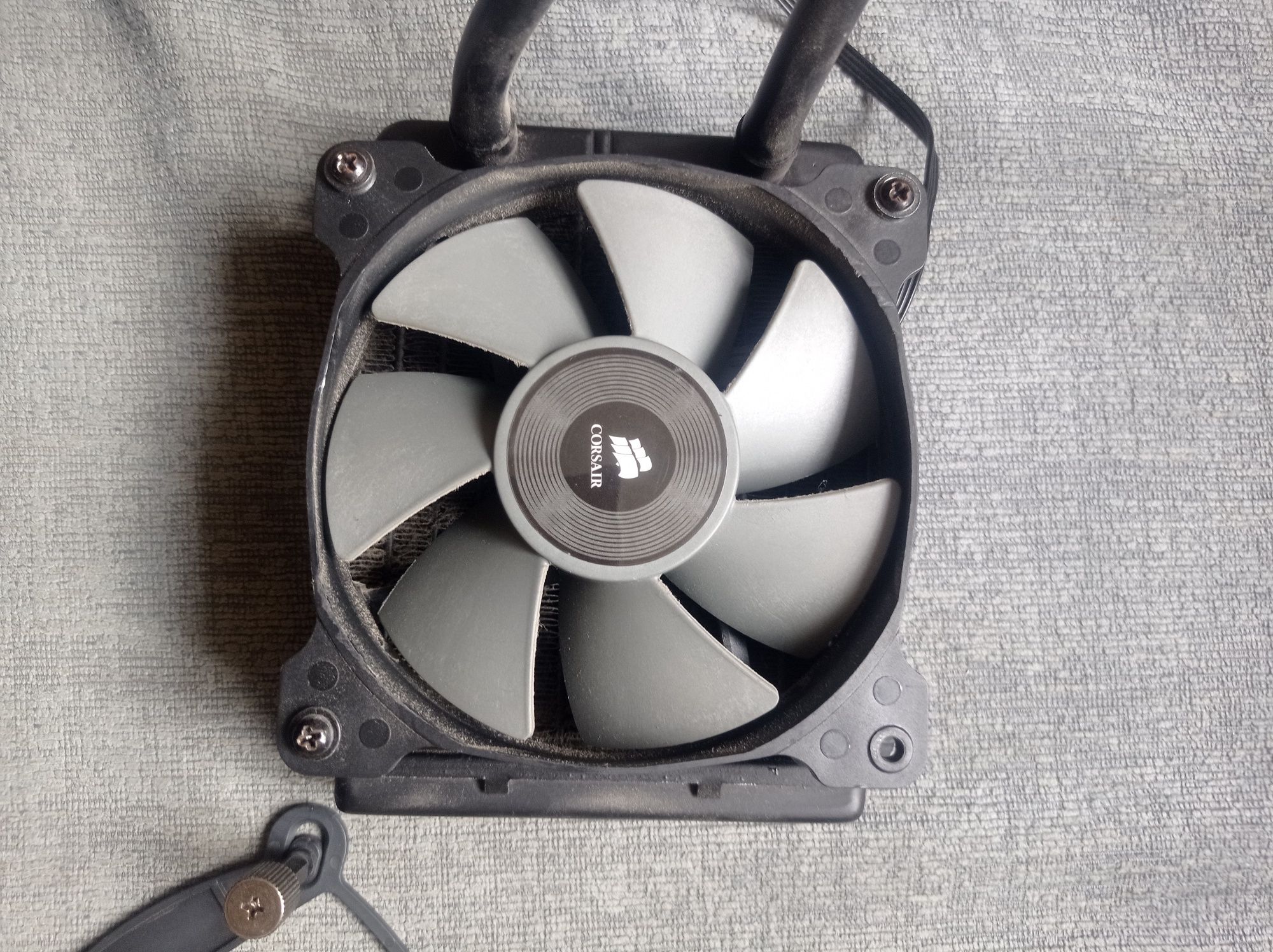 Водяное охлаждение Corsair Hydro H75
