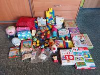 Zabawki puzzle klocki gry układanki figurki interkatywne + kolorowanki