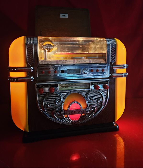 Podświetlana szafa grająca z CD, wieża retro