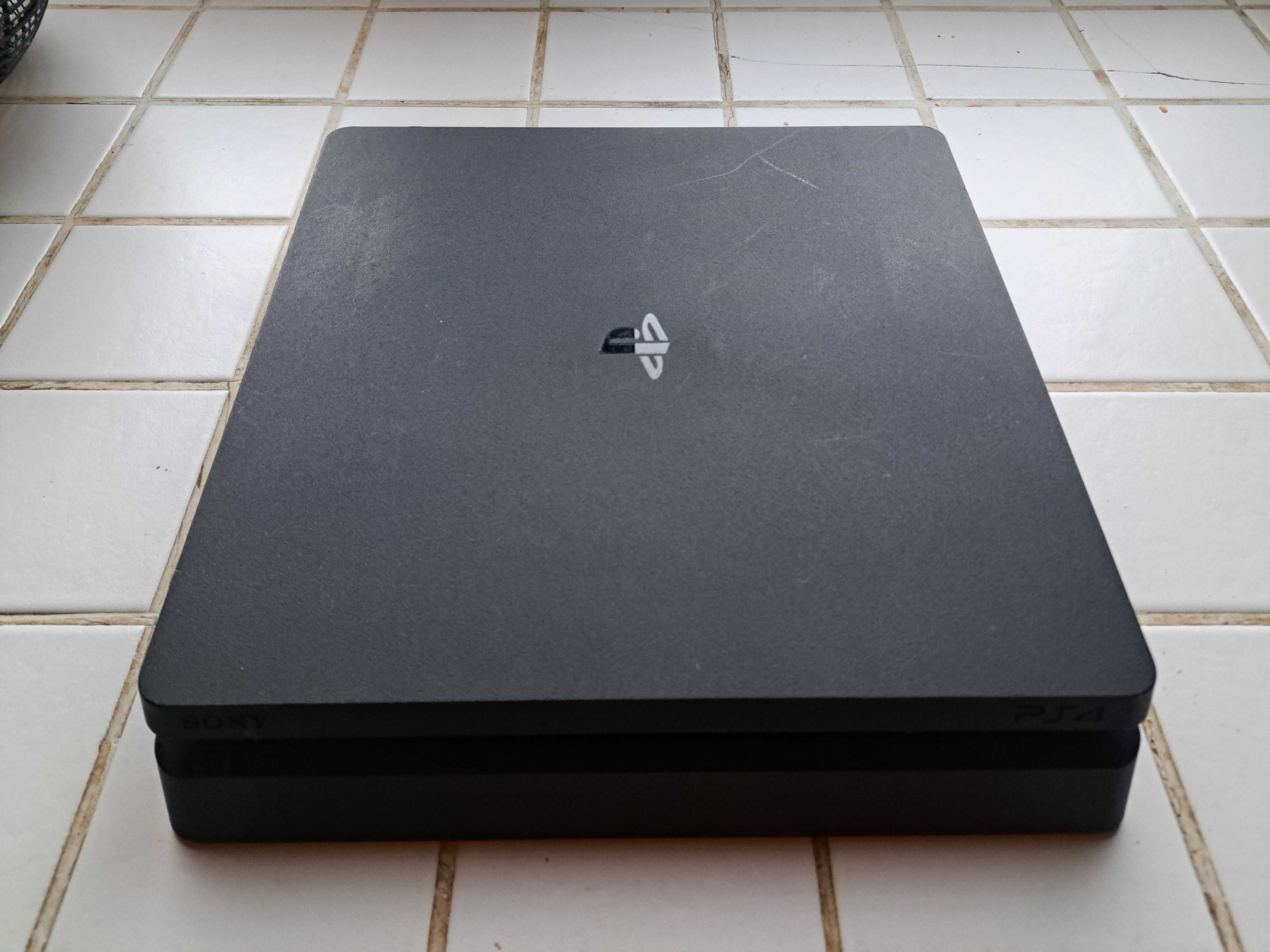 Konsola do gry PS4 slim