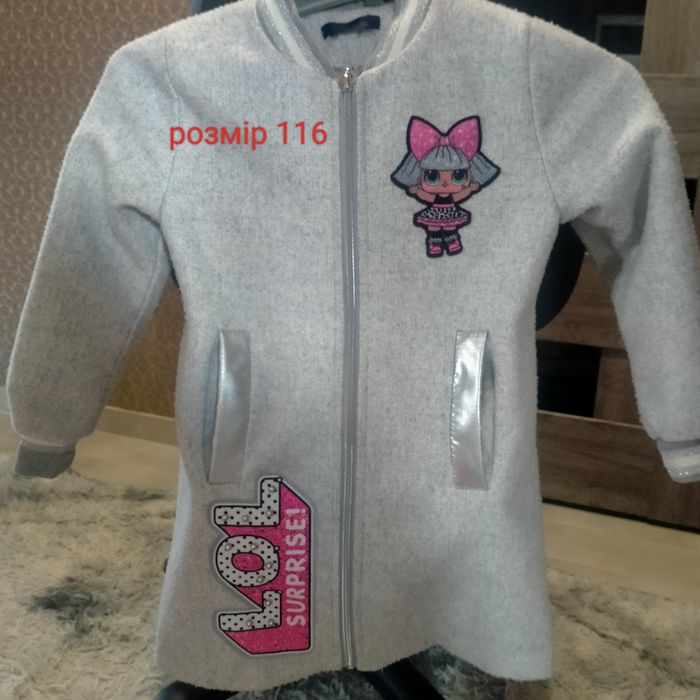 Розгружаю шафу. Великий вибір одягу та взуття на дівчинку віком 3-5 р