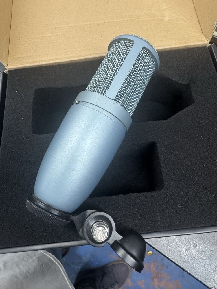 Mcrofone AKG perception 120