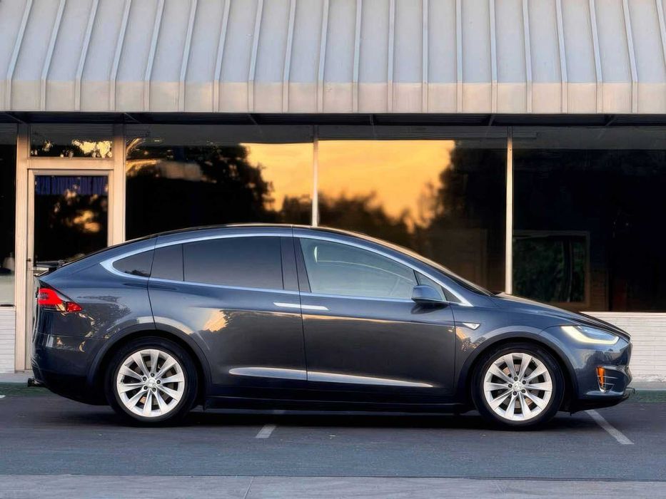 Tesla Model X      2016