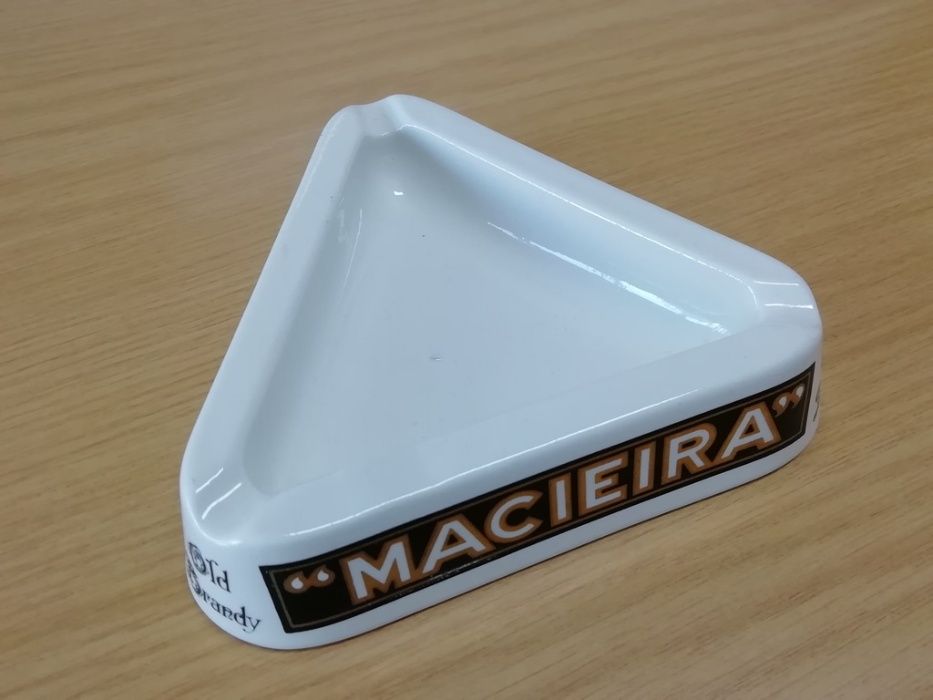 Cinzeiro antigo da Macieira em porcelana