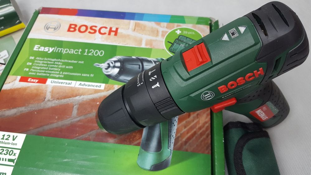 BOSCH Wiertarko-wkrętarka EasyImpact 1200 12V bity wiertła na prezent
