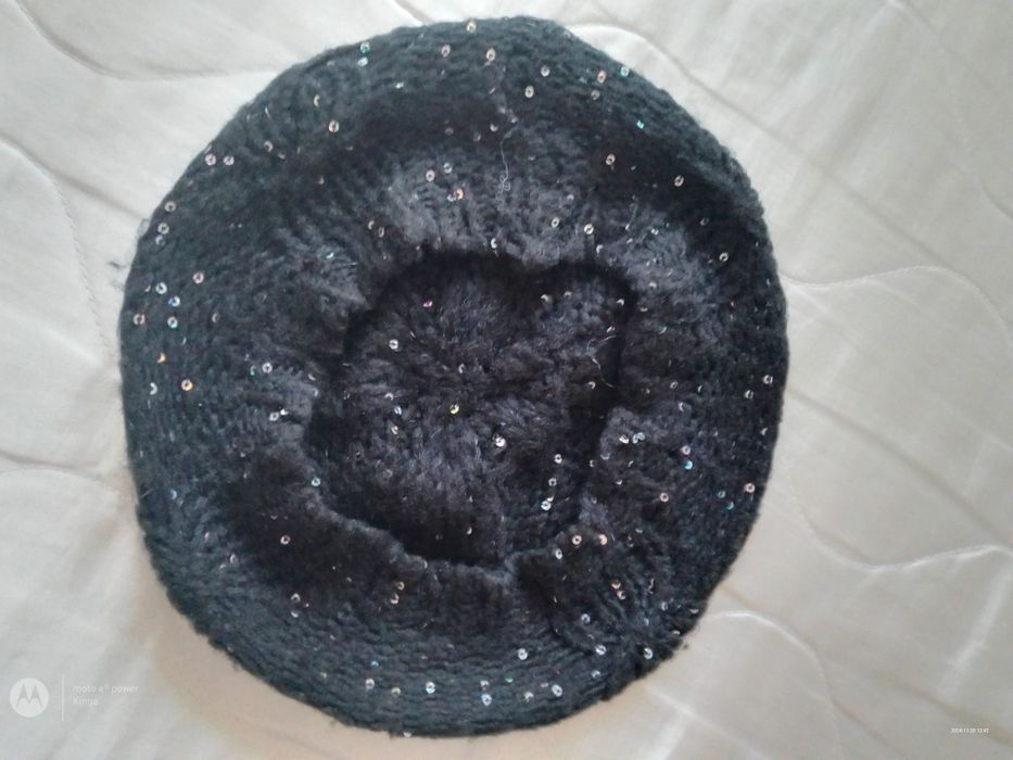 Beret damski czarny z cekinami
