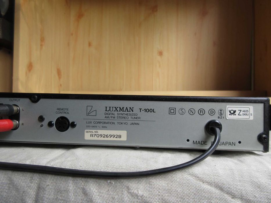 Luxman T-100L tuner FM/AM stereo radio made in Japan