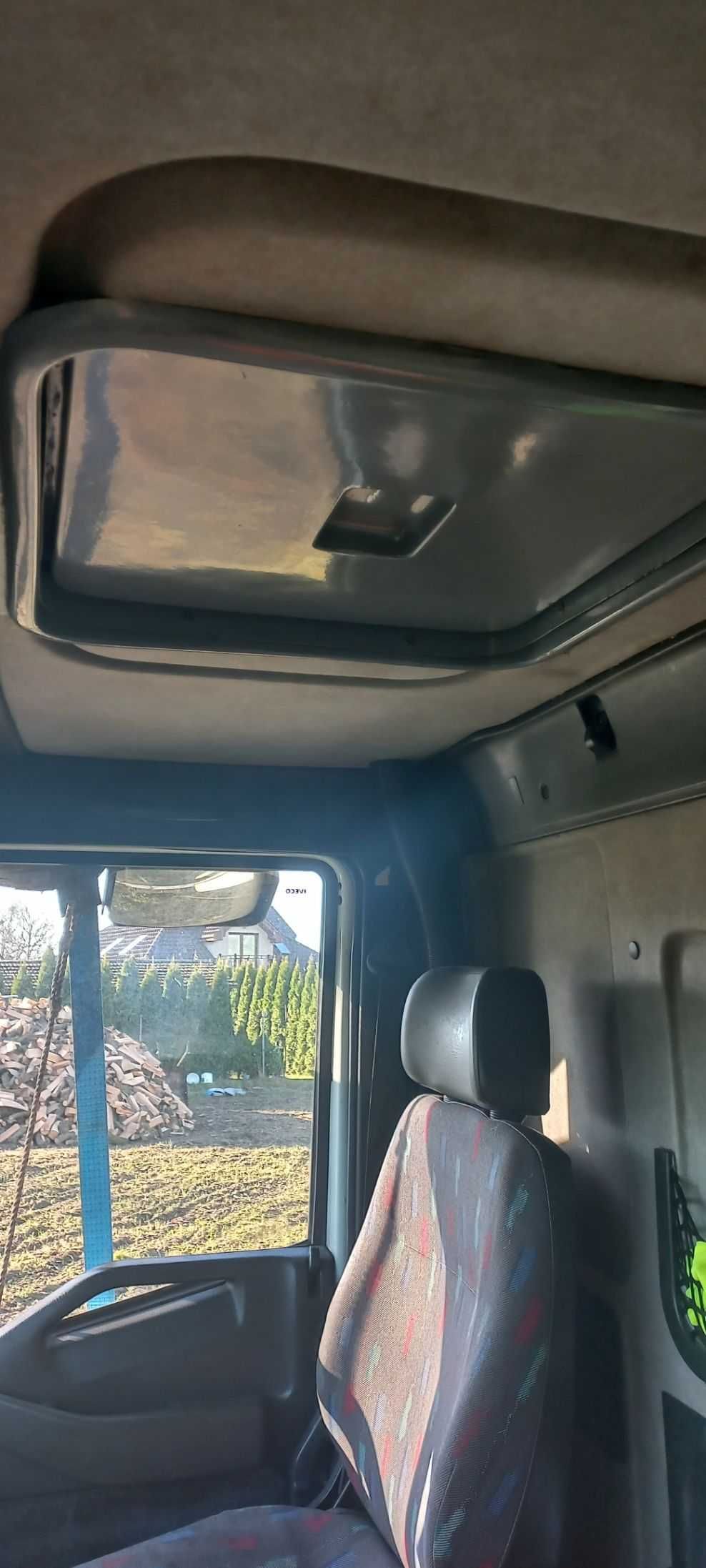 Iveco eurocargo do przewozu gołębi.