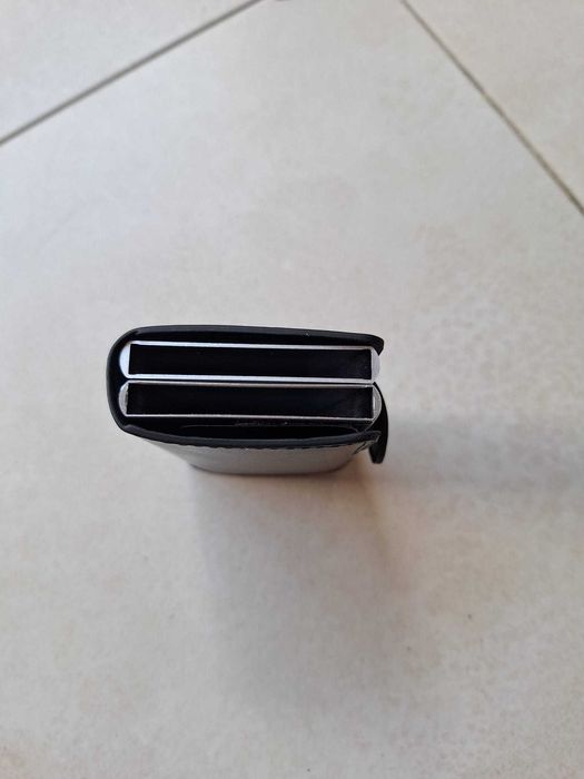 Carteira nova com 2 compartimentos para 6 cartões cada