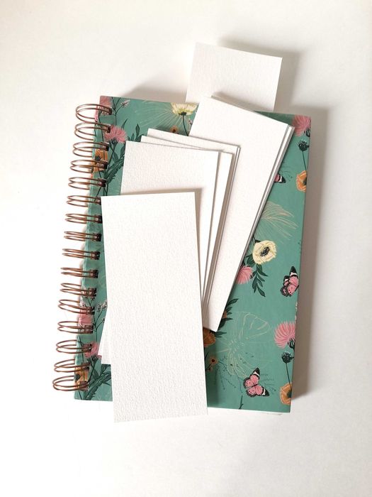 Marcadores de livro em papel de aguarela para pintar