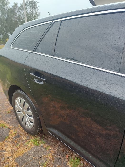 Тойота Avensis 2.0