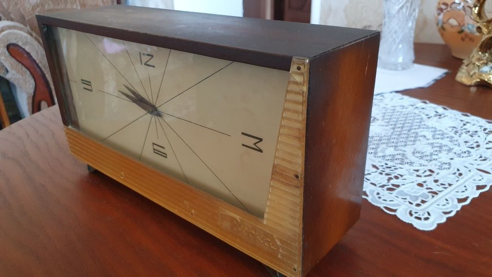 Продам часы каминные с боем Весна 1965 года в норм состоянии
