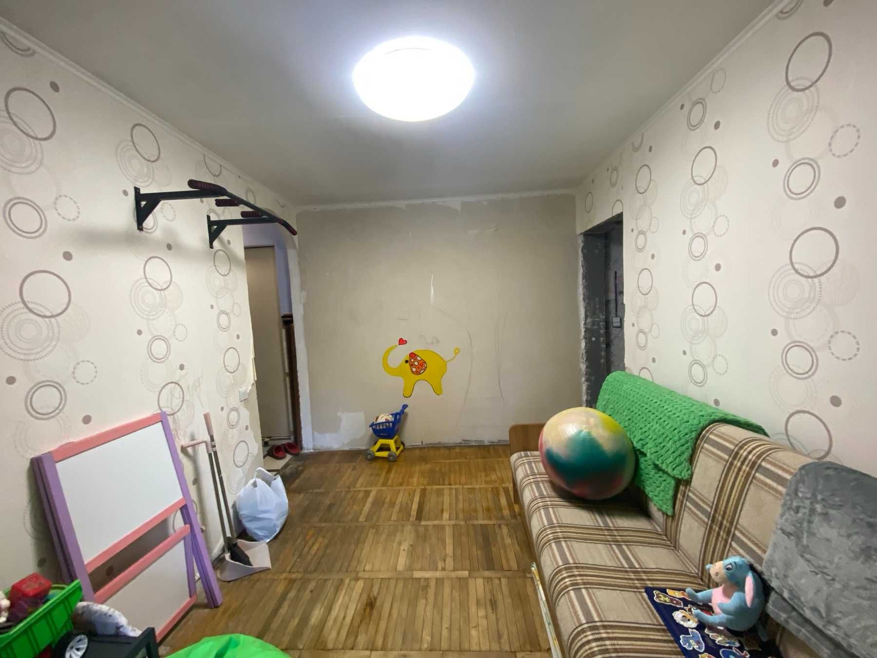 Продам 2к кв, вул. Олекси Тихого, метро Шулявська!