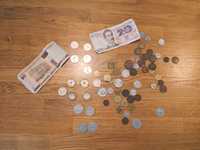 Mix banknotów i monet