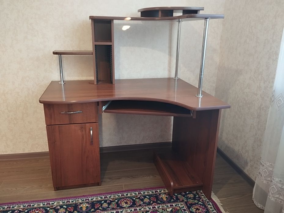 Стіл компютерний