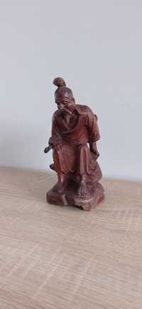 Stara figurka rzeźbiona chińska-pszczelarz