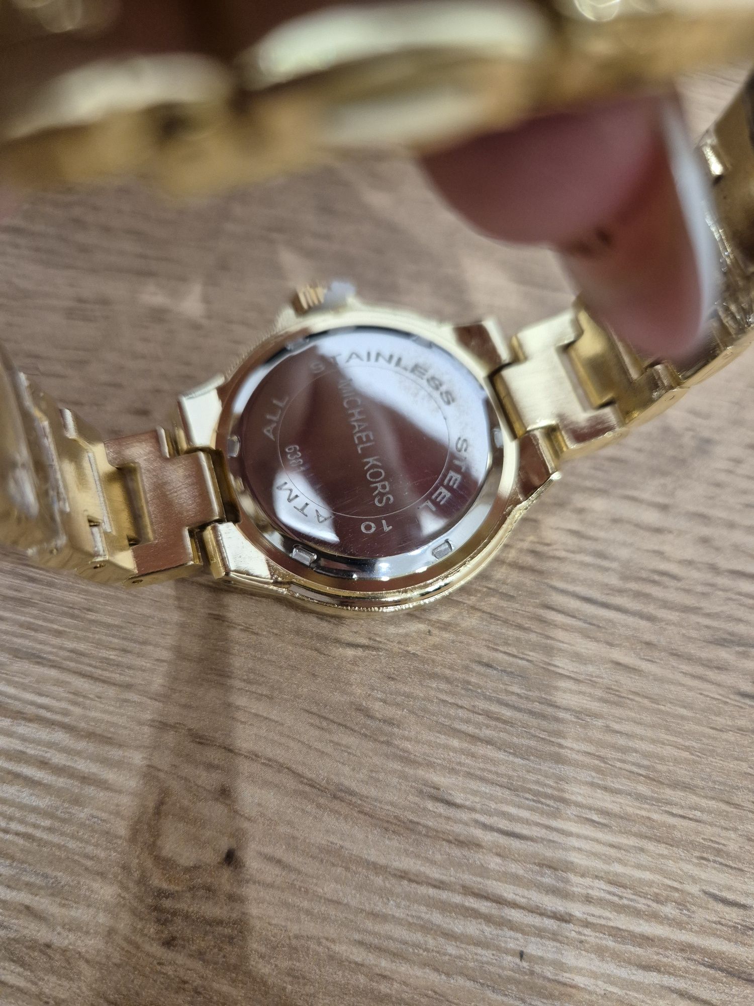 Złoty damskie zegarek MK Michael Kors z pudelkiem logowanym