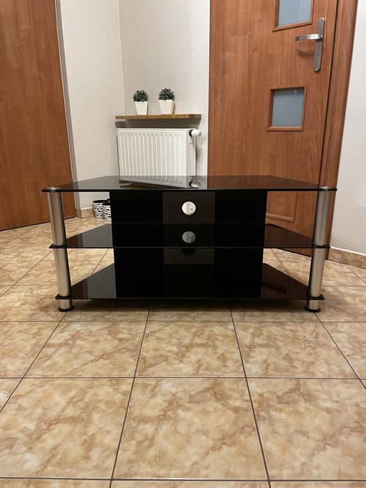 Szklany stolik RTV pod telewizor – nowoczesny, czarny