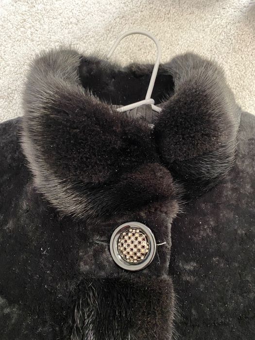 Шуба з мутона з норкою