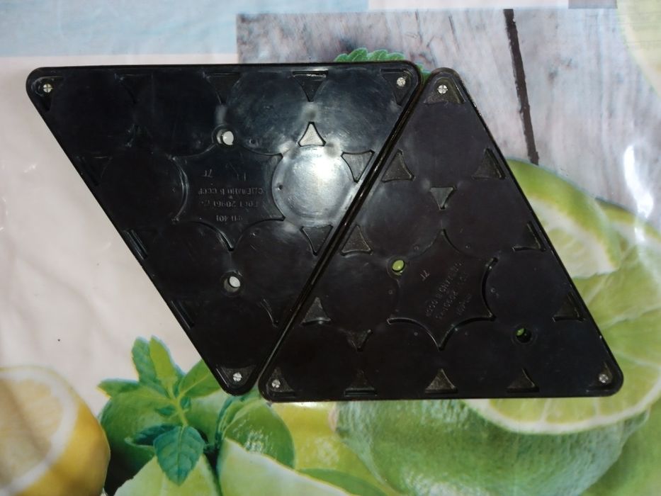 Светоотражатели новые в железном корпусе