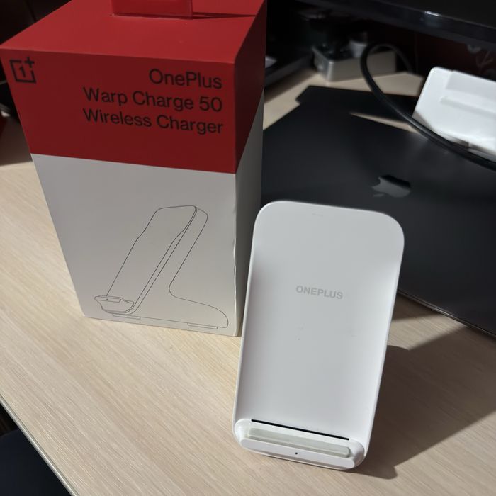 One plus warp charge 50 wireless charger
