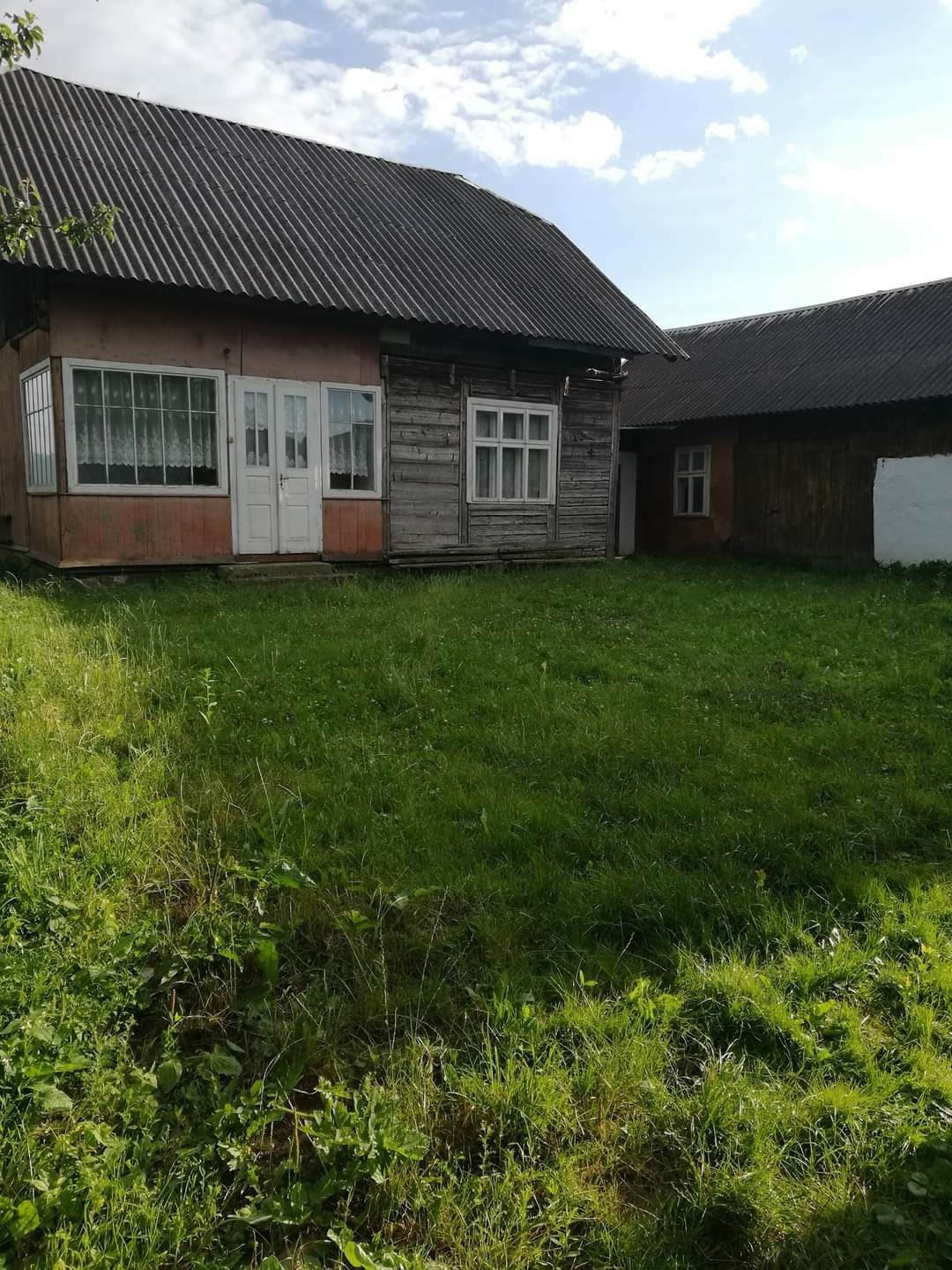Продається будинок із земельною ділянкою площею 0,15 га