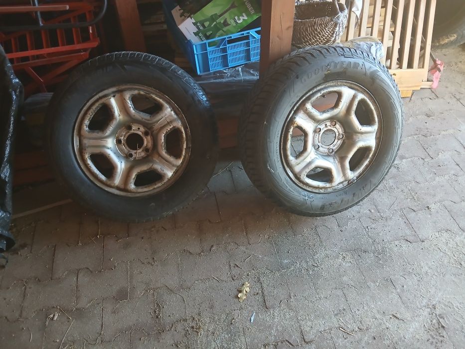 215/65/16 dacia duster goodyear