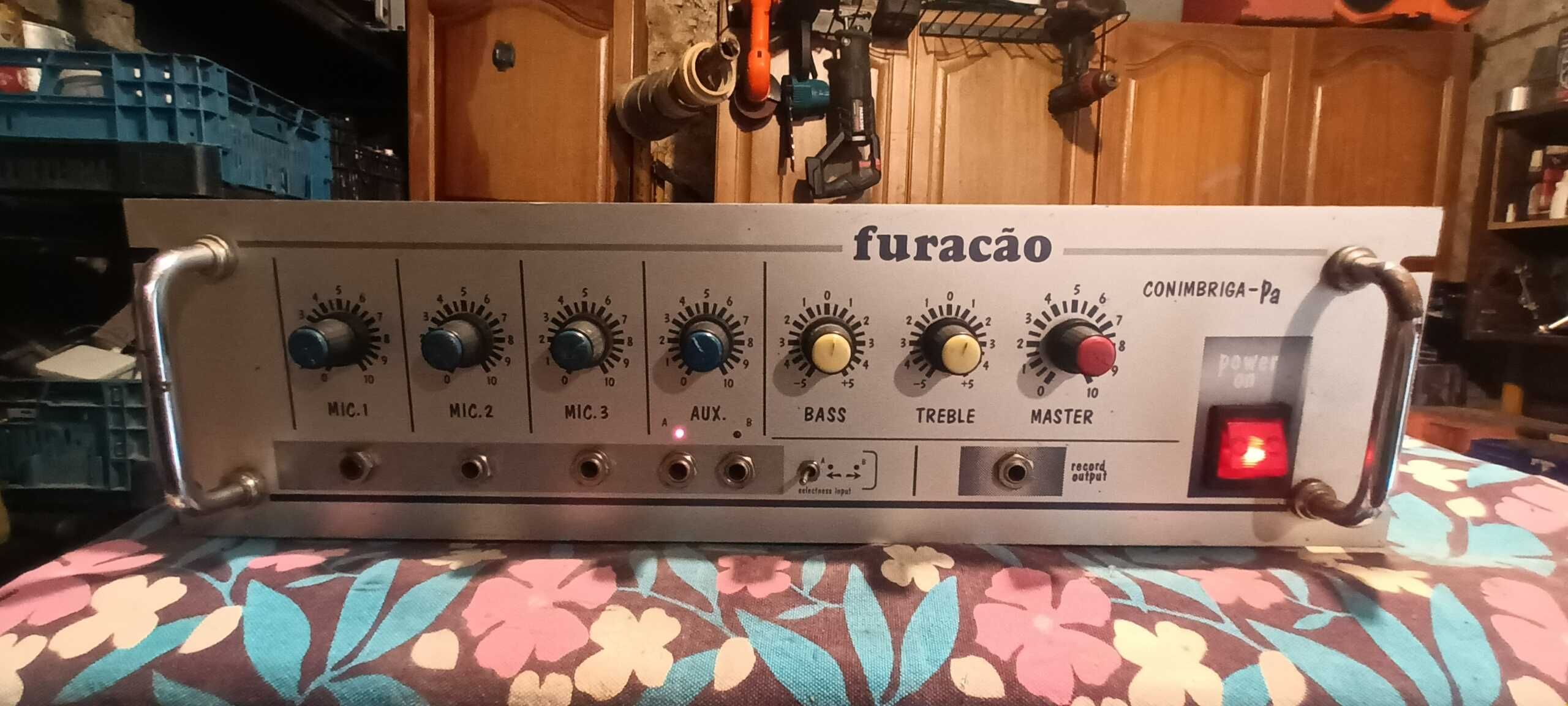 mesa som marca furacao antiga