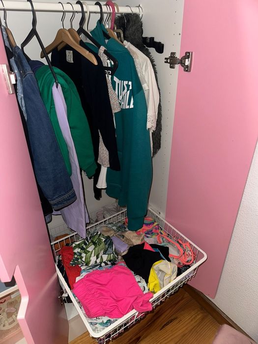 Cama alta, com secretária com 4 gavetas e roupeiro SMÅSTAD (IKEA)