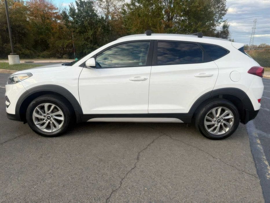 Hyundai Tucson SE      2017