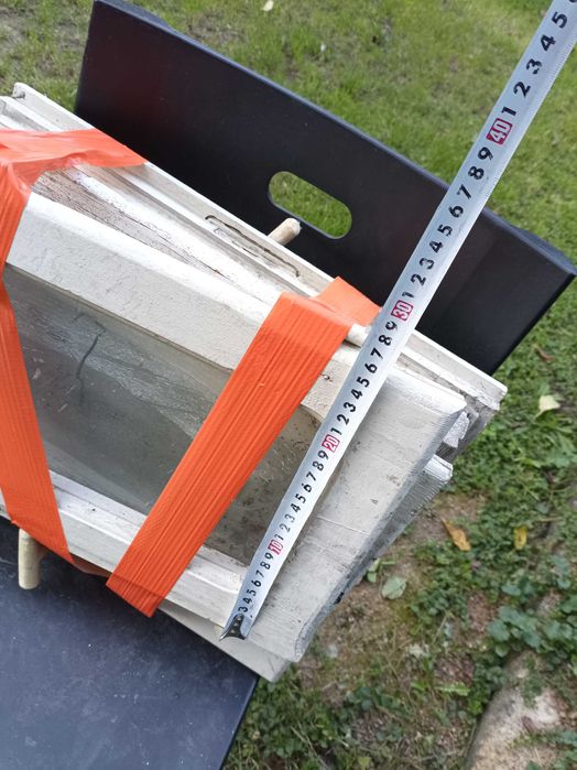 Stuletnie okna drewniane zabytkowe małe