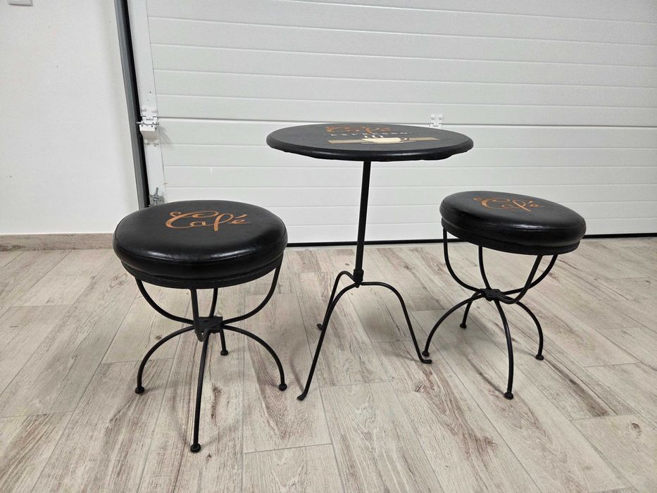 Mesa e bancos de Café