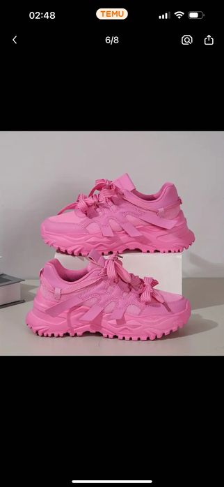 Модні рожеві кросівки