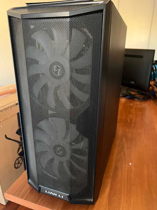 Caixa ATX Lian LI Lancool 215