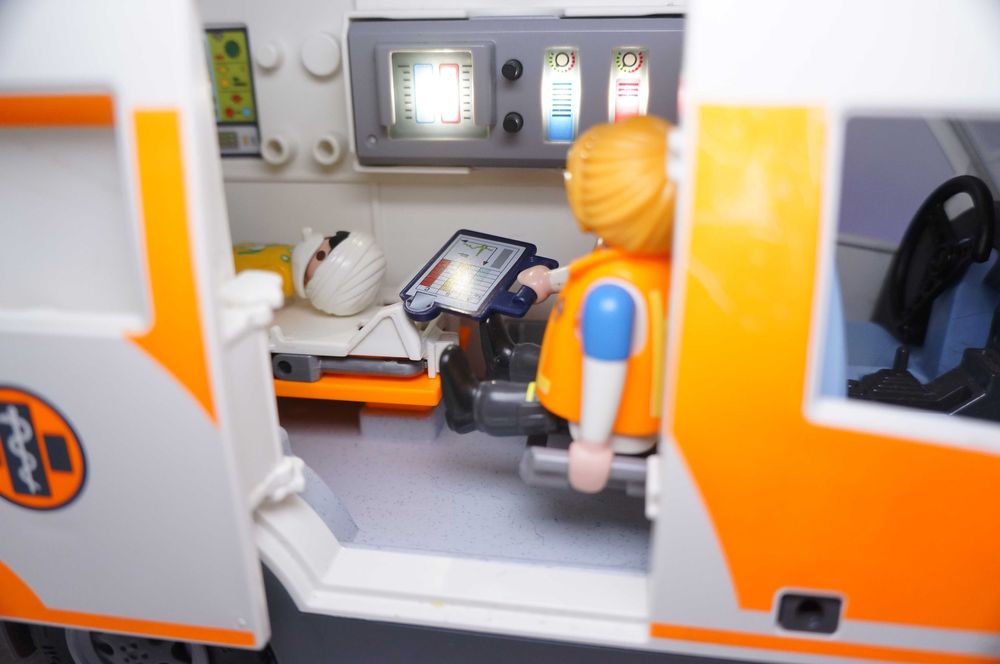 Playmobil 932 Pogotowie Karetka Ambulans NOWY model Światło i Dźwięki