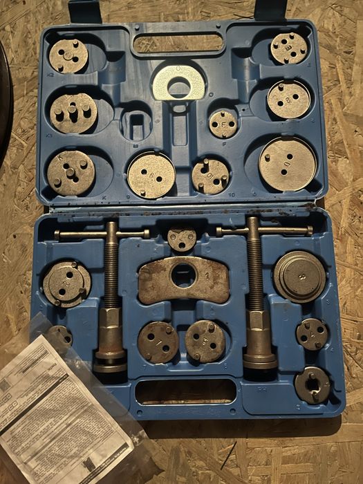 Zestaw do wyciskania/cofania tloczkow hamulcowych