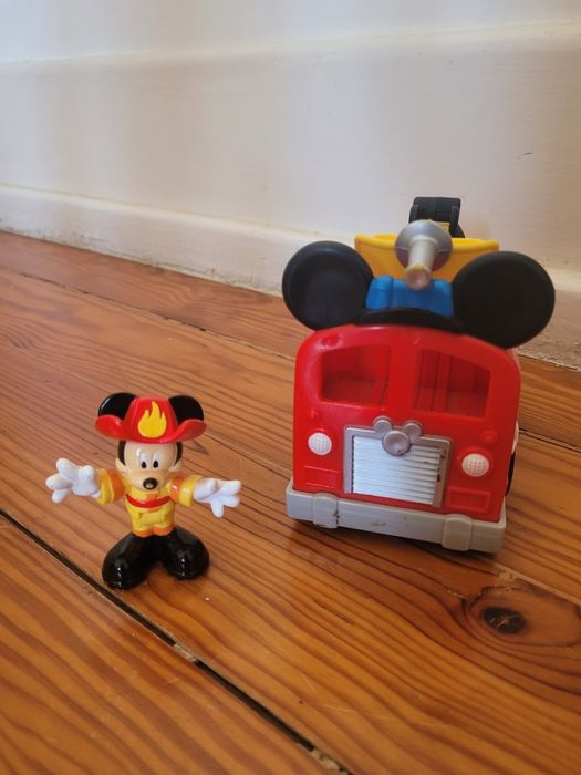 Mickey bombeiro.