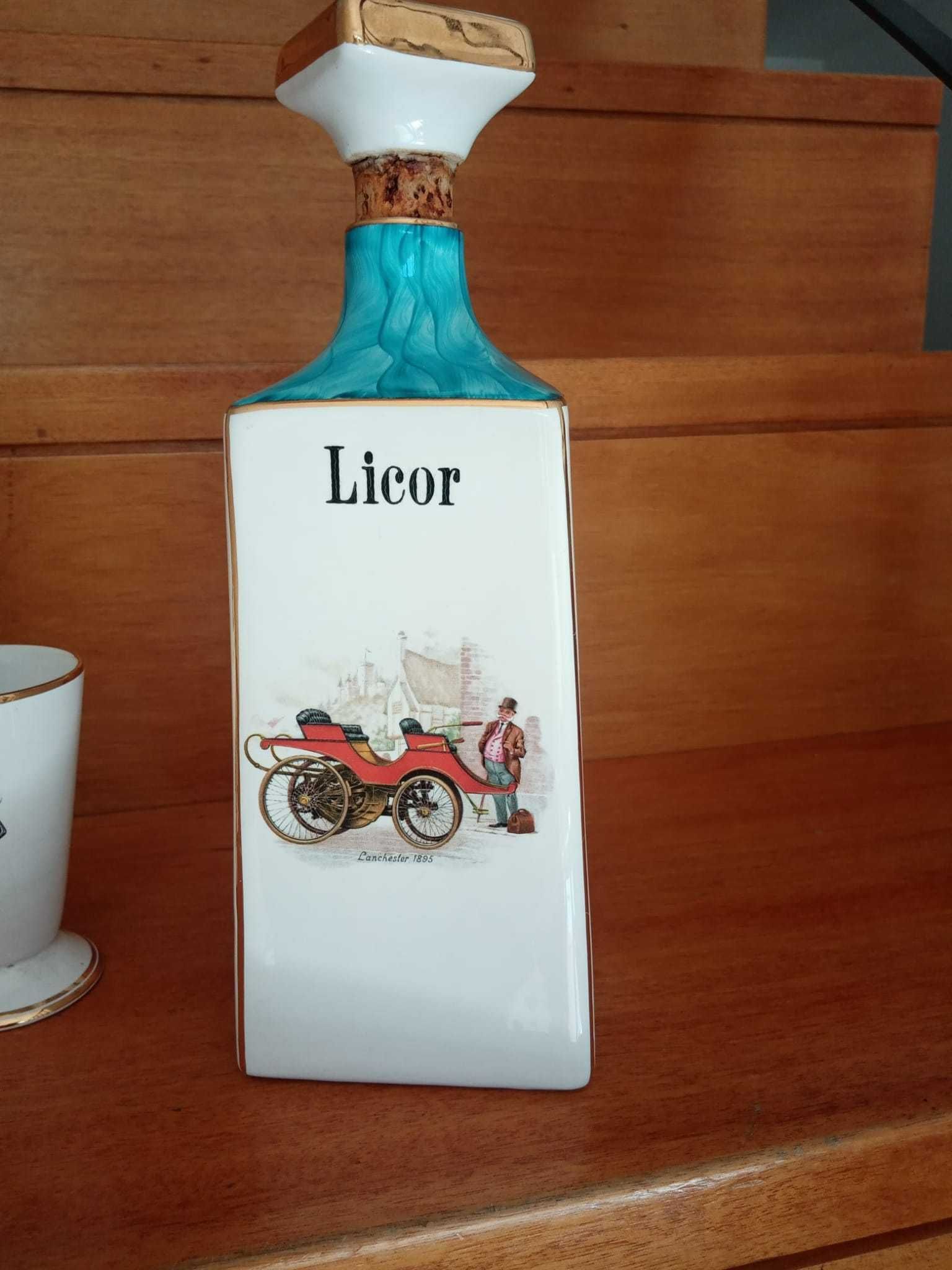 Garrafa de Licor vintage com 6 copos, da marca Louçarte (anos 60)