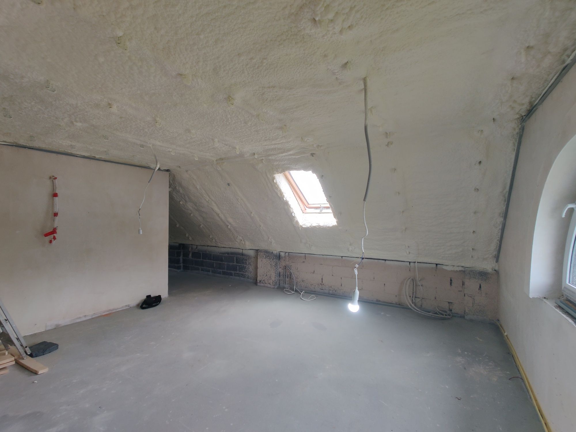 Izolacja Pianą PUR Poddasza Fundamenty Hale