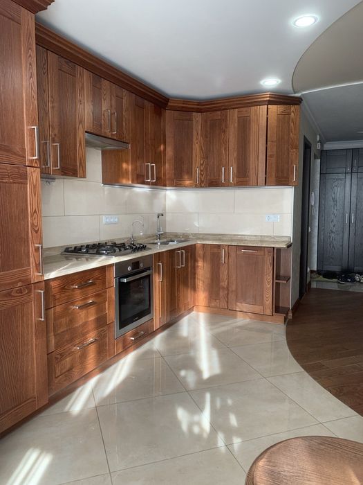 Продаж 3-кімнатної квартири по вул. Коновальця р-н Канада