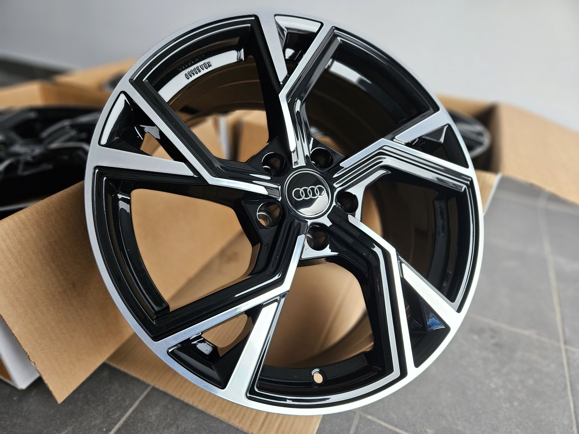 Audi 18  Nowe 5x112 A4 B6 B7 B8 B9 A5 B10 A6 C6 C7 Q3 Q5 Felgi Czarne