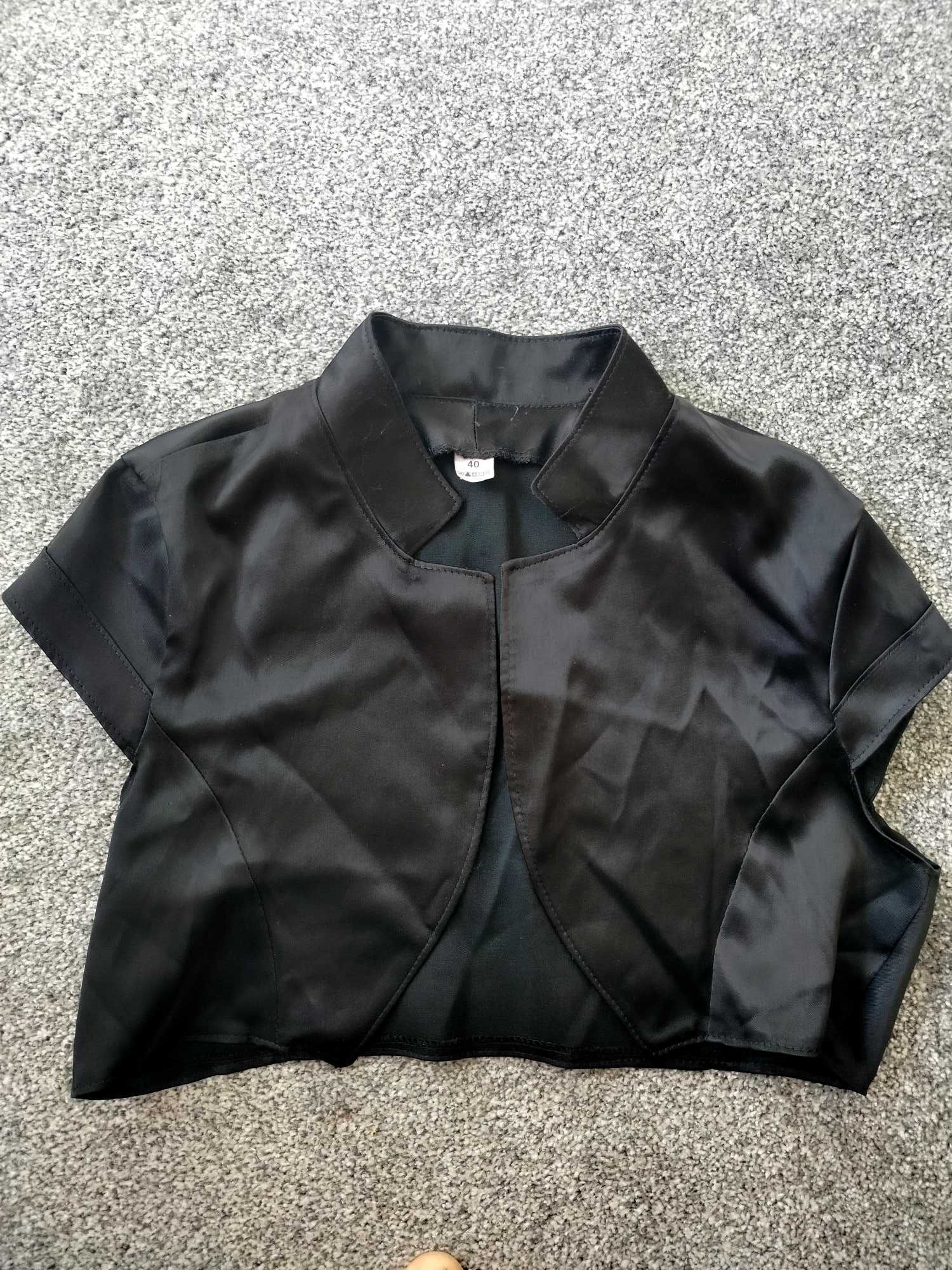 Eleganckie satynowe krótkie bolerko 40 L 12