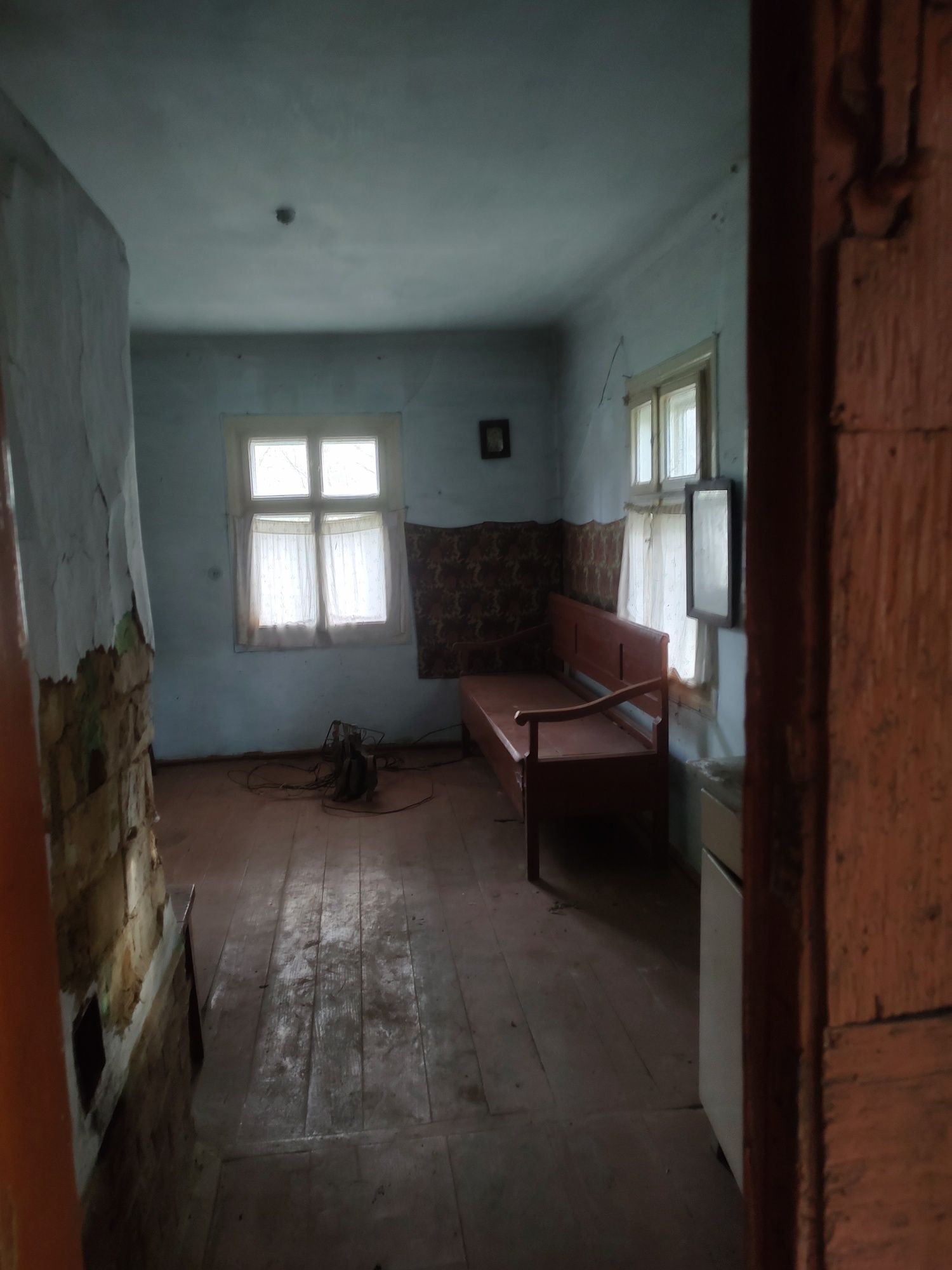 Продаж будинку з землею і садом