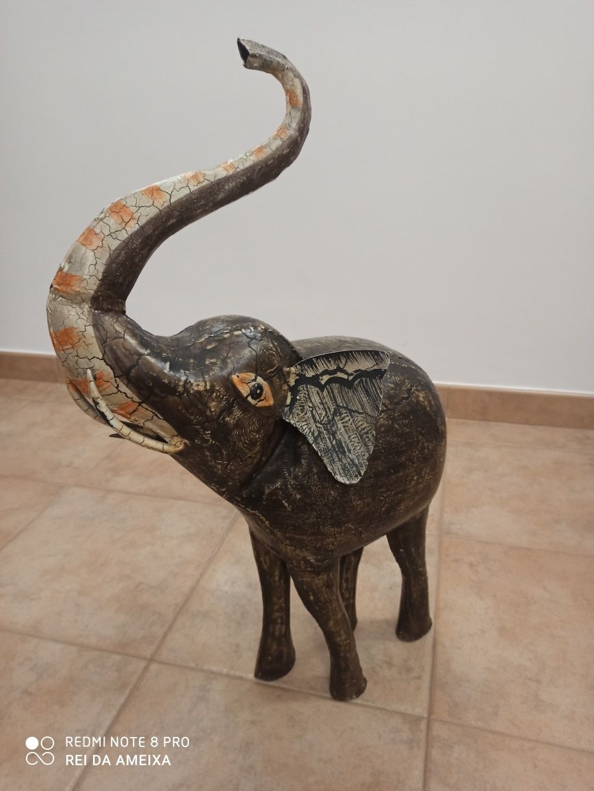 Elefante decorativo em ferro
