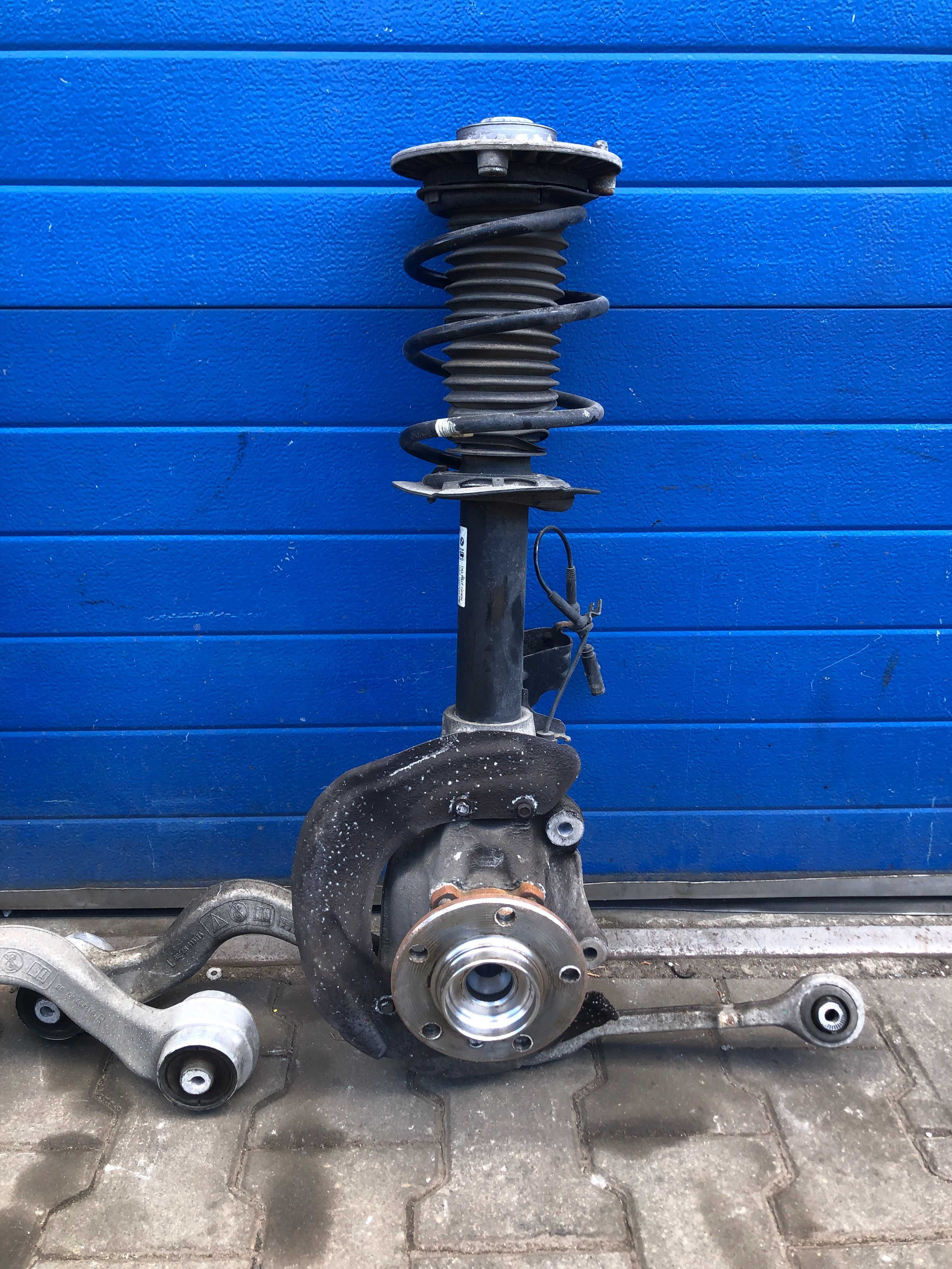 Mcperson Zwrotnica Amortyzator Wahacz BMW F20 F30 F31 F32 PRAWY XDRIVE